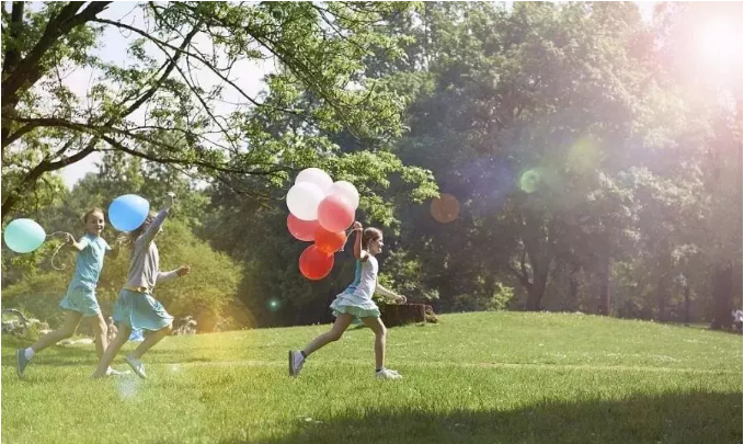 孩子們的童年究竟能有多美？何必想象，點(diǎn)擊即享！