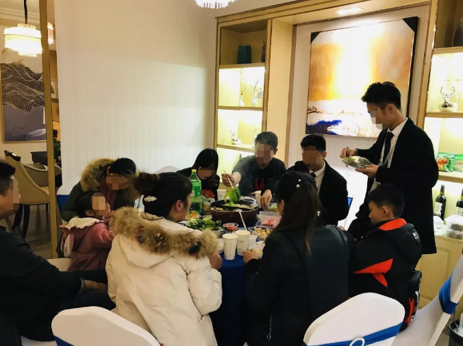 暖冬火鍋宴熱辣開席，老友變新鄰，理想開涮！